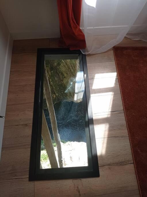 Maison Suspendue Avec Jacuzzi Privatif بونت-أون-روايان المظهر الخارجي الصورة