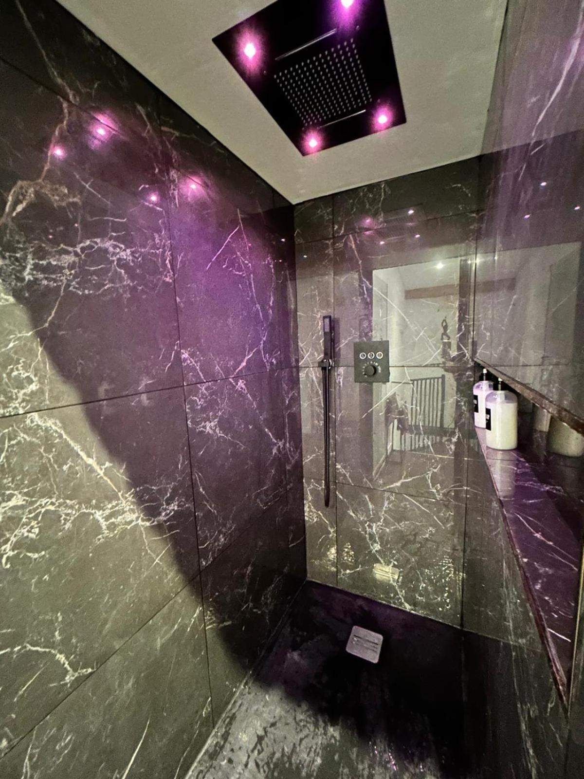 Maison Suspendue Avec Jacuzzi Privatif بونت-أون-روايان المظهر الخارجي الصورة